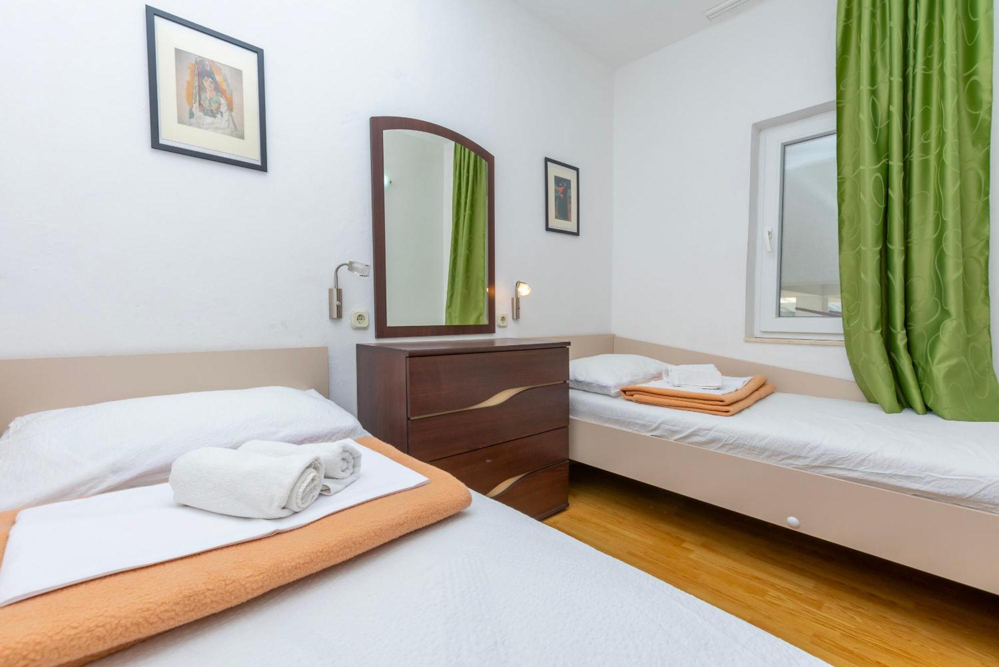 Apartments Ivo - Sea View; พิสัก ภายนอก รูปภาพ