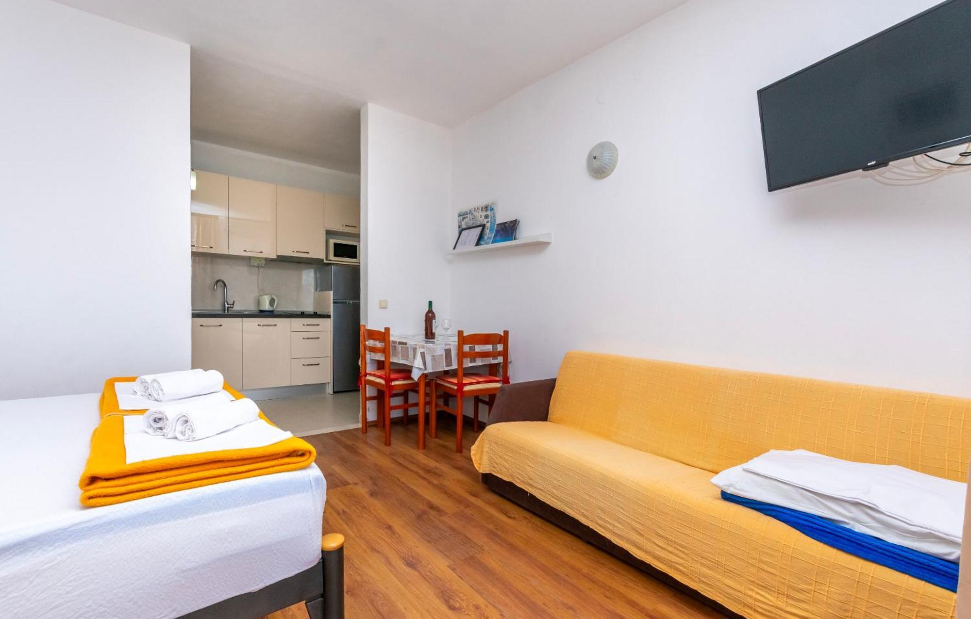 Apartments Ivo - Sea View; พิสัก ภายนอก รูปภาพ